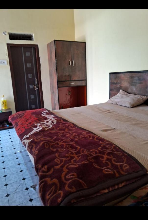 Blue Sky Homestay Khajuraho Bagian luar foto