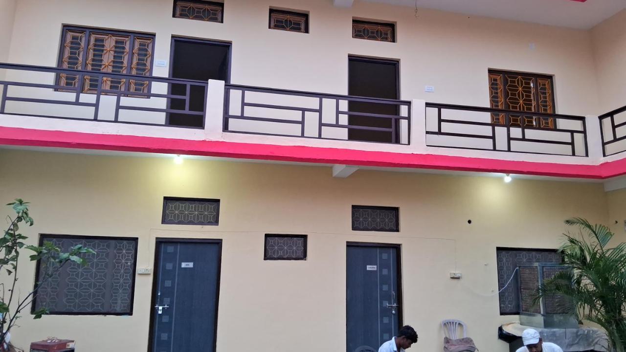 Blue Sky Homestay Khajuraho Bagian luar foto