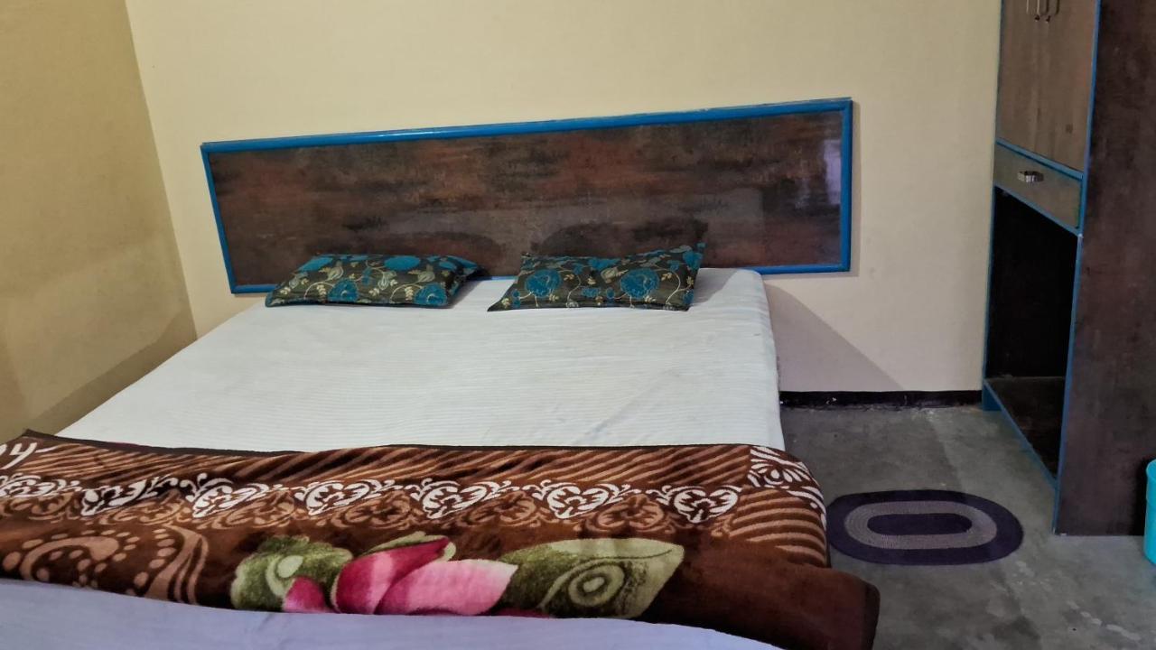 Blue Sky Homestay Khajuraho Bagian luar foto