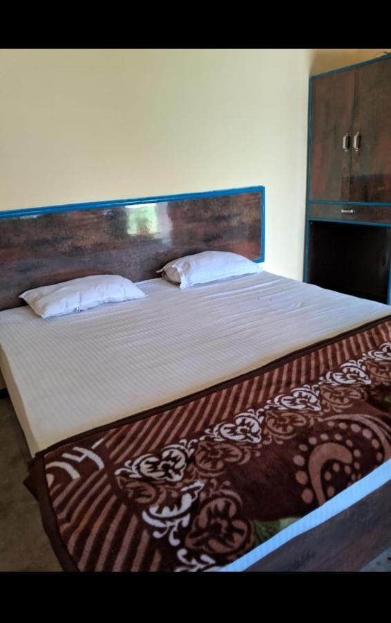 Blue Sky Homestay Khajuraho Bagian luar foto
