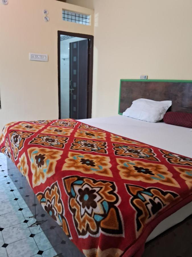 Blue Sky Homestay Khajuraho Bagian luar foto