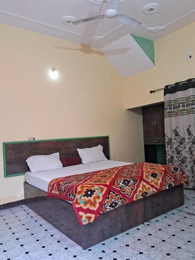 Blue Sky Homestay Khajuraho Bagian luar foto