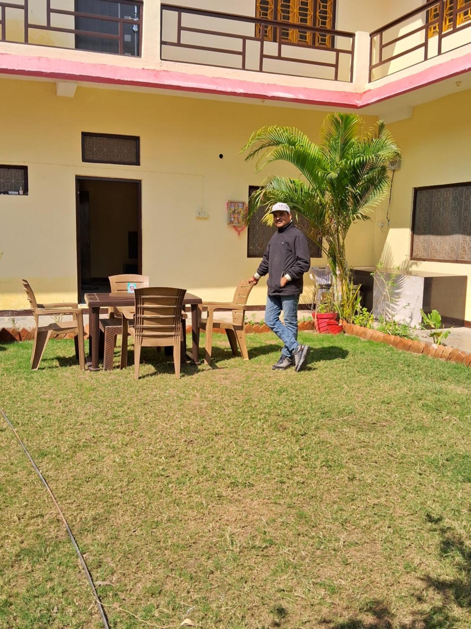 Blue Sky Homestay Khajuraho Bagian luar foto
