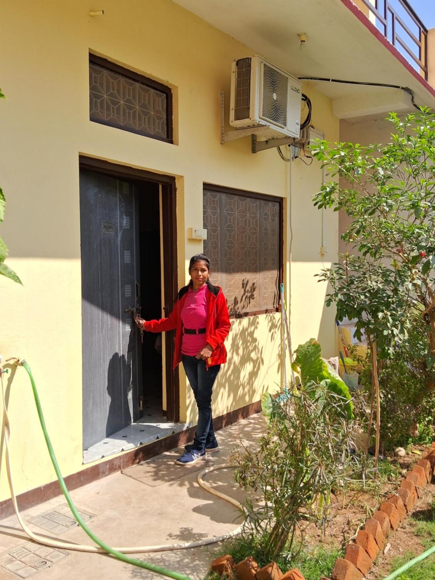 Blue Sky Homestay Khajuraho Bagian luar foto